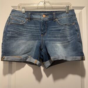 Time and Tru Women's Blue Rolled Hem Denim Shorts size 10